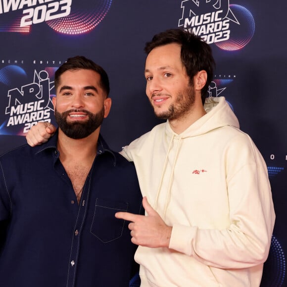 Pour l'enregistrer, la star s'est entourée de Vianney qui a notamment écrit son joli texte avec Renaud Rebillaud. 
Kendji Girac, Vianney au photocall de la 25ème cérémonie des "NRJ Music Awards (NMA)" au palais des Festivals et des Congrès de Cannes, France, le 10 novembre 2023. © Dominique Jacovides/Bestimage 