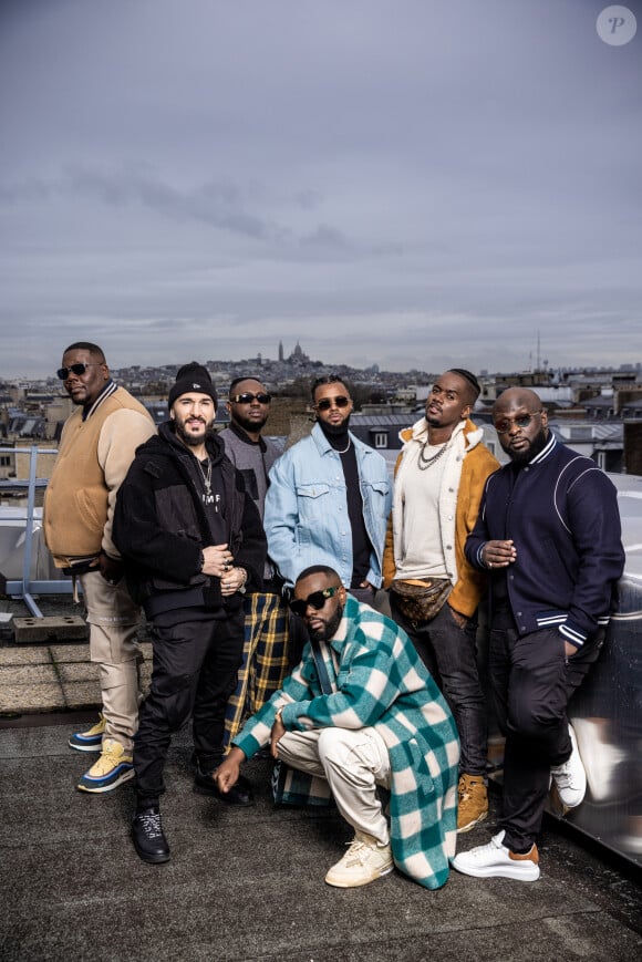 Exclusif - Les membres du groupe de hip-hop français Sexion d'assaut, Gims, Black M, Lefa, Maska, Barack Adama, JR O Crom et Doomams lors d'une séance photo sur le toit de la salle Pleyel dans le 8ème arrondissement de Paris, France, le 7 décembre 2021. © Cyril Moreau/Bestimage