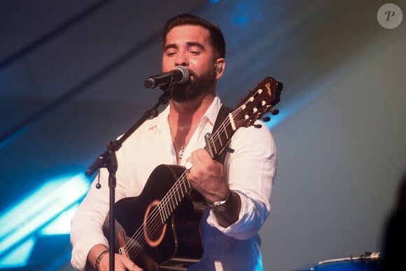 "Cette chanson, je l'ai faite rien que pour vous", a confié le père de famille à l'égard de ses fans. 
Exclusif - Kendji Girac - Célébration des 10 ans du centre commercial Beaugrenelle à Paris, France. Le 12 octobre 2023. © Christophe Clovis / Bestimage 