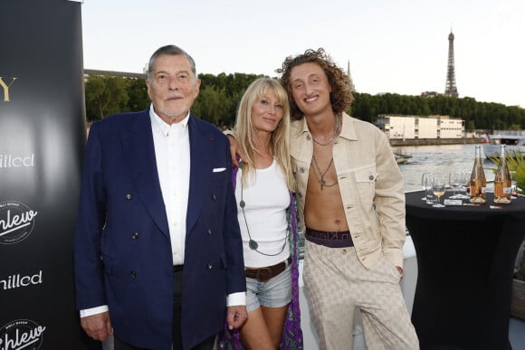 Exclusif - Jean-Claude Camus, le grand-père de Joalukas, Isabelle Camus, sa mère lors de la soirée d'anniversaire de Joalukas Noah, fils de Yannick Noah et Isabelle Camus, pour ses 18 ans à Paris le 10 juin 2022. © Cyril Moreau / Bestimage 