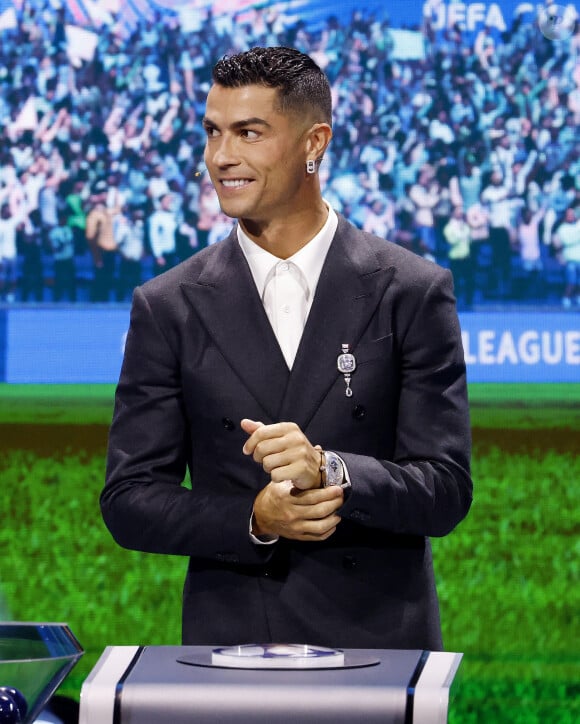 Cristiano Ronaldo (Broche Akh Ba Ka High Jewelry, boucle d'oreille So Move - Messika) durant le tirage au sort des rencontres de la phase régulière de la Ligue des champions pour la saison 2024-2025 et remises du prix du meilleur buteur de tous les temps de l'UEFA Champions League à Cristiano Ronaldo et du Prix du président de l'UEFA 2024 à Gianluigi Buffon, au Grimaldi Forum à Monaco, le 29 août 2024. © Messika via Bestimage 