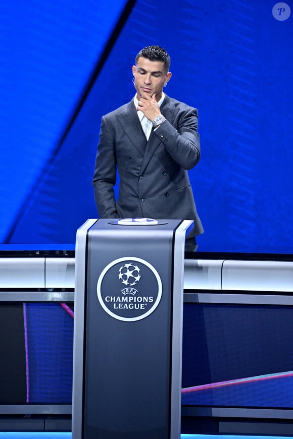 En présence du sportif 
Cristiano Ronaldo durant le tirage au sort des rencontres de la phase régulière de la Ligue des champions pour la saison 2024-2025 et remises du prix du meilleur buteur de tous les temps de l'UEFA Champions League à Cristiano Ronaldo et du Prix du président de l'UEFA 2024 à Gianluigi Buffon, au Grimaldi Forum à Monaco, le 29 août 2024. © Bruno Bebert / Bestimage 