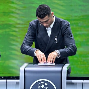 Cristiano Ronaldo durant le tirage au sort des rencontres de la phase régulière de la Ligue des champions pour la saison 2024-2025 et remises du prix du meilleur buteur de tous les temps de l'UEFA Champions League à Cristiano Ronaldo et du Prix du président de l'UEFA 2024 à Gianluigi Buffon, au Grimaldi Forum à Monaco, le 29 août 2024. © Bruno Bebert / Bestimage 