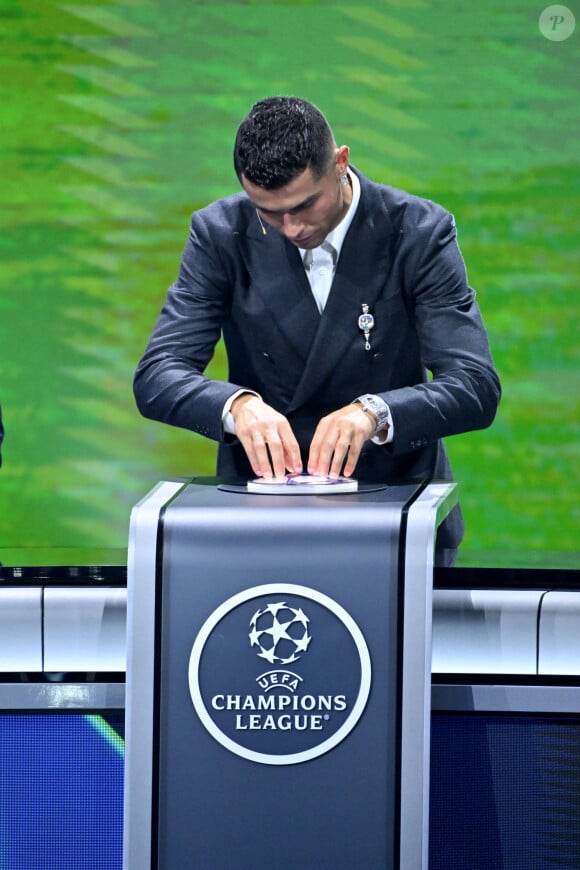 Cristiano Ronaldo durant le tirage au sort des rencontres de la phase régulière de la Ligue des champions pour la saison 2024-2025 et remises du prix du meilleur buteur de tous les temps de l'UEFA Champions League à Cristiano Ronaldo et du Prix du président de l'UEFA 2024 à Gianluigi Buffon, au Grimaldi Forum à Monaco, le 29 août 2024. © Bruno Bebert / Bestimage 