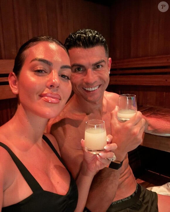 Alors qu'il s'apprête à disputer deux rencontres avec le Portugal
Cristiano Ronaldo et sa fiancée Georgina Rodriguez sur Instagram.