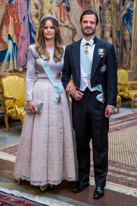 Le prince Carl Philip de Suède et la princesse Sofia (Hellqvist) de Suède - La famille royale de Suède lors du dîner de gala pour la société civile donné dans la galerie Carl XI au Palais royal de Stockholm, Suède, le 29 septembre 2022. 