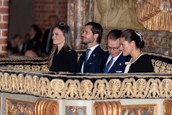 La princesse Victoria de Suède, le prince Daniel de Suède, le prince Carl Philip de Suède et la princesse Sofia (Hellqvist) de Suède - La famille royale de Suède lors du service religieux pour l'ouverture du Parlement 2022 (Riksmötets öppnande) à la cathédrale Storkyrkan à Stockholm, Suède, le 27 septembre 2022. 