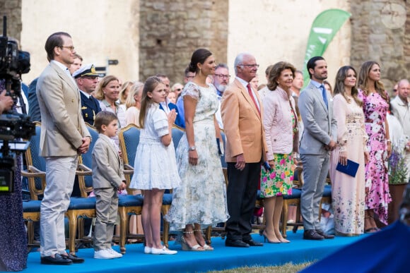 Roi Carl Gustav, Reine Silvia, Princesse Victoria, Prince Daniel, Princesse Estelle, Prince Oscar, Princesse Madeleine, Prince Carl Philip - La famille royale de Suède aux concerts "Solliden Sessions" au château de Solliden à Borgholm. Le 14 juillet 2022