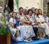 Une famille royale est sur le point de s'agrandir !
Roi Carl Gustav, Reine Silvia, Princesse Victoria, Prince Daniel, Princesse Estelle, Prince Oscar, Princesse Madeleine, Prince Carl Philip, Princesse Sofia - La famille royale de Suède aux concerts "Solliden Sessions" au château de Solliden à Borgholm. 