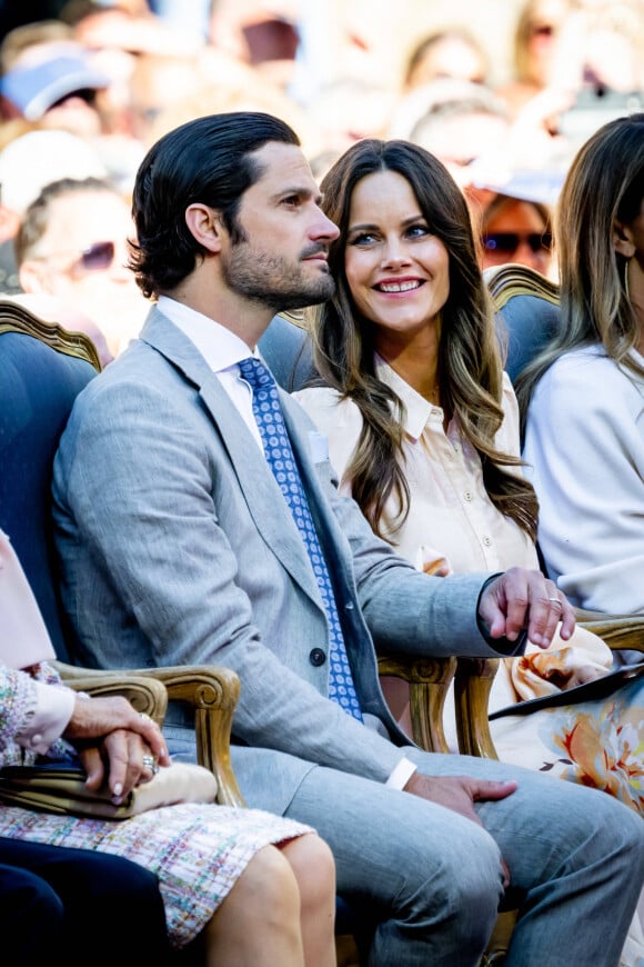 La naissance du royal baby est prévue pour "février 2025"
Le prince Carl Philip, la princesse Sofia - La famille royale de Suède lors du concert Victoria's Day sur l'île de Oland, à l'occasion du 47ème anniversaire de la princesse héritière. Le 14 juillet 2024