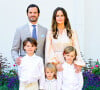 La princesse Sofia et le prince Carl Philip sont déjà parents de 3 garçons : le prince Alexander, le prince Gabriel et le prince Julian
La princesse Sofia, le prince Carl Philip et leurs fils le prince Alexander, le prince Gabriel et le prince Julian - Rendez-vous avec la famille royale de Suède au palais Solliden sur l'île de Oland, à l'occasion du 47ème anniversaire de la princesse héritière. Le 14 juillet 2024