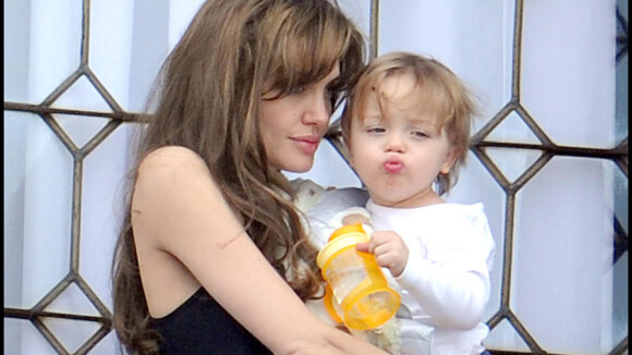 Angelina Jolie : Elle ne peut plus se séparer des jumeaux... mais est-ce Knox ou Vivienne ?