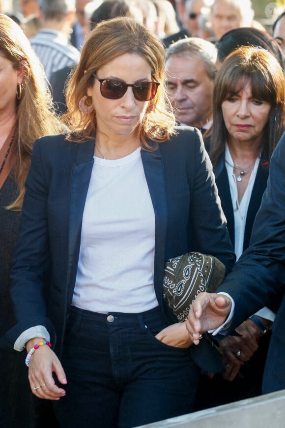 Léa Salamé, Anne Hidalgo, Xavier Bertrand - Obsèques du journaliste Jean-Pierre Elkabbach au cimetière du Montparnasse dans le 14ème arrondissement de Paris, France, le 6 octobre 2023. © Christophe Clovis/Bestimage