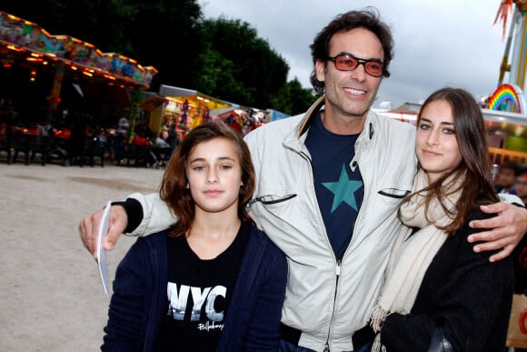 Anthony Delon et ses filles à la Fête des Tuileries à Paris, France, le 28 juin 2013. Photo par VIM/ABACAPRESS.COM