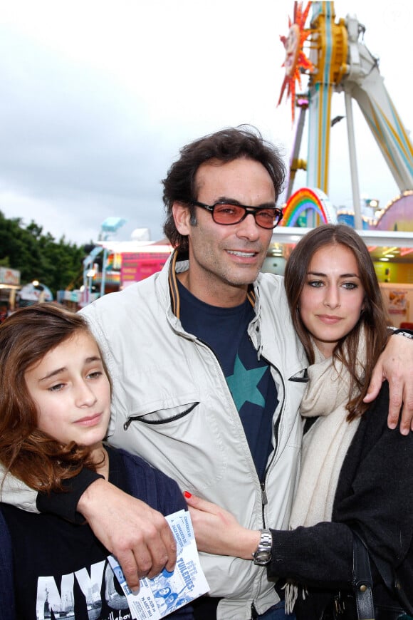 Anthony Delon et ses filles Loiu et Liv à la Fête des Tuileries à Paris, France, le 28 juin 2013. Photo par VIM/ABACAPRESS.COM