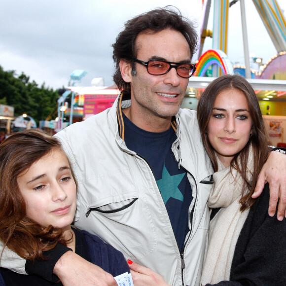 Anthony Delon et ses filles Loiu et Liv à la Fête des Tuileries à Paris, France, le 28 juin 2013. Photo par VIM/ABACAPRESS.COM