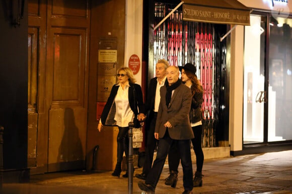 Exclusif - Nathalie Delon, Alain Delon et Alyson le Borges - Alain Delon en famille pour fêter ses 80 ans au restaurant La Corte, rue du faubourg St-Honoré à Paris le 7 novembre 2015.