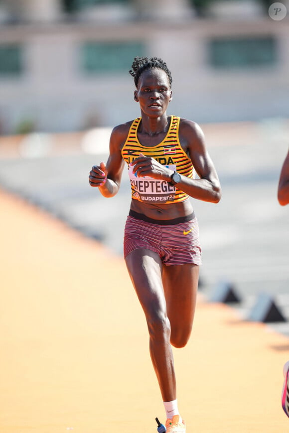 Gravement brûlée à plus de 80 %, elle a été transportée d'urgence au Moi Teaching and Referral Hospital d'Eldoret

Rebecca CHEPTEGEI participe au marathon des Championnats du monde d'athlétisme de Budapest 2023.
