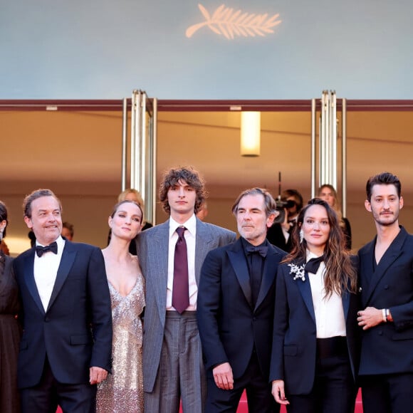 Alexandre de La Patellière, Marie Narbonne, Dimitri Rassam, Anamaria Vartolomei, Patrick Mille, Adèle Simphal, Vassili Schneider, Matthieu Delaporte, Anaïs Demoustier (enceinte), Pierre Niney, Pierfrancesco Favino, Laurent Lafitte, Julie de Bona - Montée des marches du film " Le comte de Monte-Cristo " lors du 77ème Festival International du Film de Cannes, au Palais des Festivals à Cannes. Le 22 mai 2024 © Jacovides-Moreau / Bestimage 