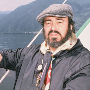 A quoi ressemble la maison de Luciano Pavarotti ?
Archives - Luciano Pavarotti sur un bateau