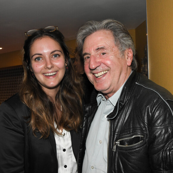 Découvrez de quoi il s'agit 
Exclusif - Daniel Auteuil et sa fille Nelly - People au concert de Dave à Bobino à Paris le 18 novembre 2019. © Coadic Guirec/Bestimage