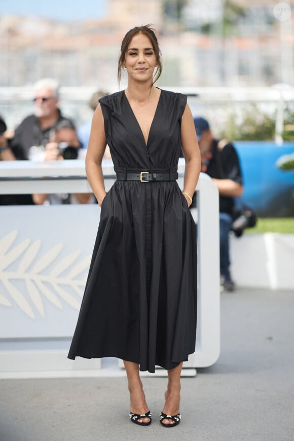 Alice Belaïdi au photocall du film "Le Fil" lors du 77ème Festival International du Film de Cannes, au Palais des Festivals, à Cannes, France, le 22 mai 2024. © Jacovides-Moreau/Bestimage 