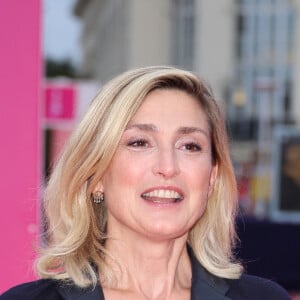 Julie Gayet - Arrivées à la soirée d'ouverture de la 50ème édition du Festival du Cinema Américain de Deauville, France, le 6 septembre 2024. © Denis Guignebourg/BestImage 