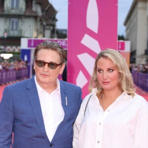 Un spectacle qui a eu lieu sous les yeux de Margot Pelletier, la femme de Benoit Magimel depuis 2018.
Benoît Magimel et sa femme Margot Pelletier - Arrivées à la soirée d'ouverture de la 50ème édition du Festival du Cinema Américain de Deauville, France, le 6 septembre 2024. © Denis Guignebourg/BestImage 