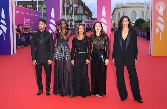 Le Jury Revelation, Salim Kechiouche, Karidja Touré, Alice Belaïdi, Iris Kaltenback et Emma Benestan - Arrivées à la soirée d'ouverture de la 50ème édition du Festival du Cinema Américain de Deauville, France, le 6 septembre 2024. © Denis Guignebourg/BestImage 