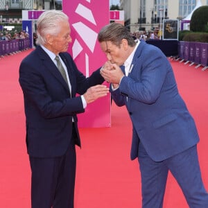 Michael Douglas a eu droit à un baise-main du célèbre Benoît Magimel complètement fan de l'acteur
Michael Douglas et Benoît Magimel - Arrivées à la soirée d'ouverture de la 50ème édition du Festival du Cinema Américain de Deauville, France, le 6 septembre 2024. © Denis Guignebourg/BestImage 