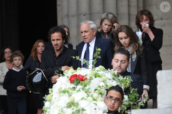  
Patrice Laffont, son fils Fabrice et sa fille Mathilde assistent à la cérémonie religieuse des obsèques de son père, l'éditeur Robert Laffont, à l'église Saint-Sulpice à Paris, France, le 26 mai 2010. Photo par Ammar Abd Rabbo/ABACAPRESS.COM