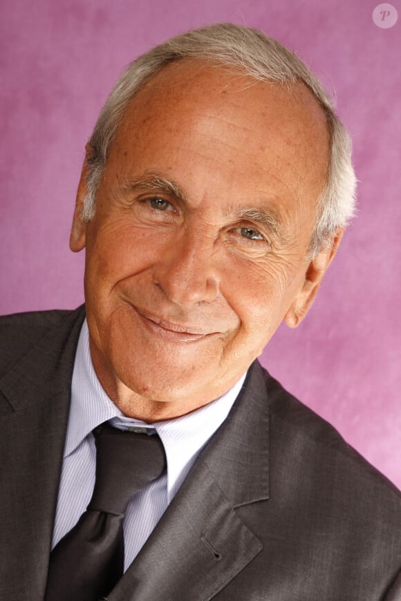 Patrice Laffont a eu le droit à une pluie d'hommages de plusieurs célébrités dont Cyril Féraud, Olivier Minne...
Patrice Laffont pose à Paris, France, en septembre 2008. Photo par VIM/ABACAPRESS.COM