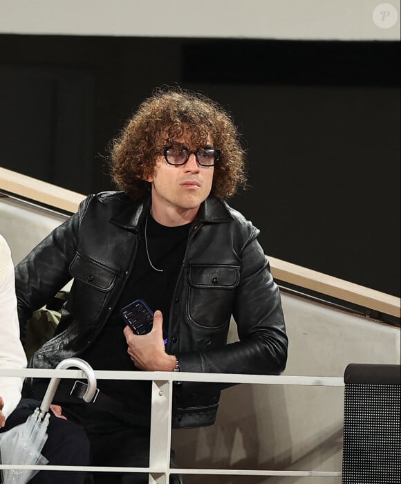 Dorian Lauduique, à droite, est issu d'une famille célèbre...
Feder, Dorian Lauduique 'Ofenbach' dans les tribunes des Internationaux de France 2024 à Roland Garros le 31 mai 2024 à Paris, France. Photo par Nasser Berzane/ABACAPRESS.COM