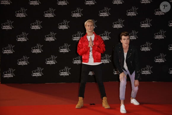 César Laurent de Rummel (R) et Dorian Lauduique du groupe français Ofenbach assistant aux 19e NRJ Music Awards le 4 novembre 2017 à Cannes, France. Photo by JLPPA/ABACAPRESS.COM