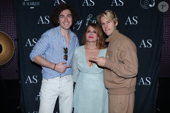 Exclusif - Ariane Seguillon, Dorian Lauduique et Cesar de Rummel alias Ofenbach assistent à la soirée d'anniversaire d'Ariane Seguillon organisée au Scarlett à Paris, France, le 17 novembre 2022. Photo par Jerome Domine/ABACAPRESS.COM