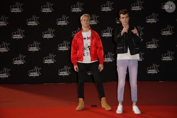 César Laurent de Rummel (R) et Dorian Lauduique du groupe français Ofenbach assistant aux 19e NRJ Music Awards le 4 novembre 2017 à Cannes, France. Photo by JLPPA/ABACAPRESS.COM