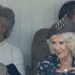 Le roi Charles III d'Angleterre et Camilla Parker Bowles, reine consort d'Angleterre, partagent un fou rire lors du Braemar Gathering 2024, le 7 septembre 2024. © Goff / Bestimage 