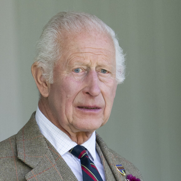 Le roi Charles III d'Angleterre et Camilla Parker Bowles, reine consort d'Angleterre, partagent un fou rire lors du Braemar Gathering 2024, le 7 septembre 2024. © Goff / Bestimage 