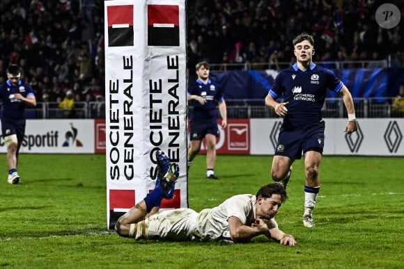 Essai et joie d'Oscar Jegou avec l'équipe de France de Rugby.