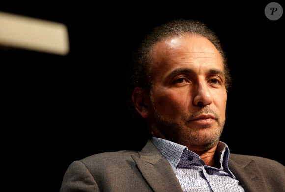 Un autre procès l'attend à Paris désormais
L'islamologue Suisse Tariq Ramadan donne une conférence à Bordeaux sur le thème " Les clefs du vivre ensemble" à Bordeaux le 27 Mars 2016. © Thibaud Moritz / Patrick Bernard/ Bestimage