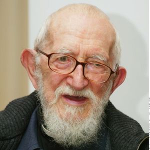 Figure emblématique de la lutte sociale, l'Abbé Pierre disparu en 2007 est à ce jour accusé de multiples violences sexuelles sur plusieurs femmes.
Abbé Pierre - Le Monaco World Summit - Remise du Trophée "The Dignty Price" aux salons du SEA CLUB
