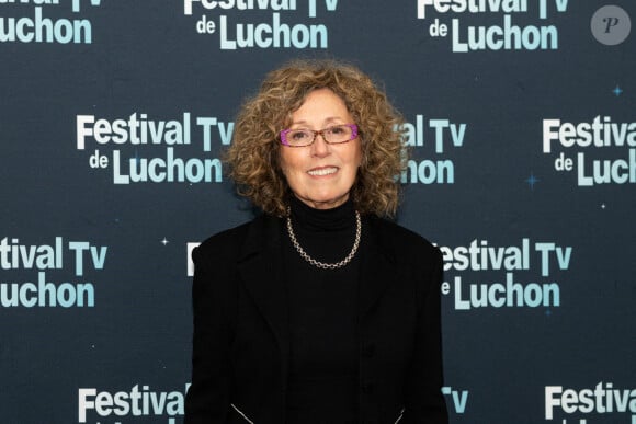 La présidente du prix du film documentaire et journaliste française Mireille Dumas pose lors d'un photocall au Festival de télévision de Luchon, à Bagnere de Luchon, dans le sud-ouest de la France, le 8 février 2022. Photo par Daniel Derajinski/ABACAPRESS.COM