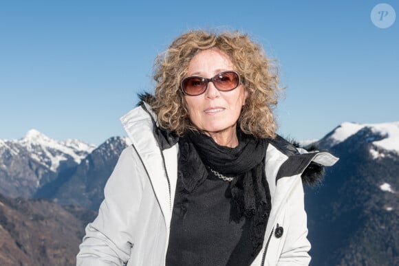 La journaliste française Mireille Dumas pose lors d'un photocall au Festival de télévision de Luchon, à Bagnere de Luchon, dans le sud-ouest de la France, le 9 février 2022. Photo par Daniel Derajinski/ABACAPRESS.COM