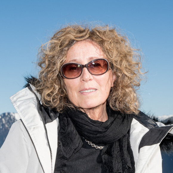 La journaliste française Mireille Dumas pose lors d'un photocall au Festival de télévision de Luchon, à Bagnere de Luchon, dans le sud-ouest de la France, le 9 février 2022. Photo par Daniel Derajinski/ABACAPRESS.COM