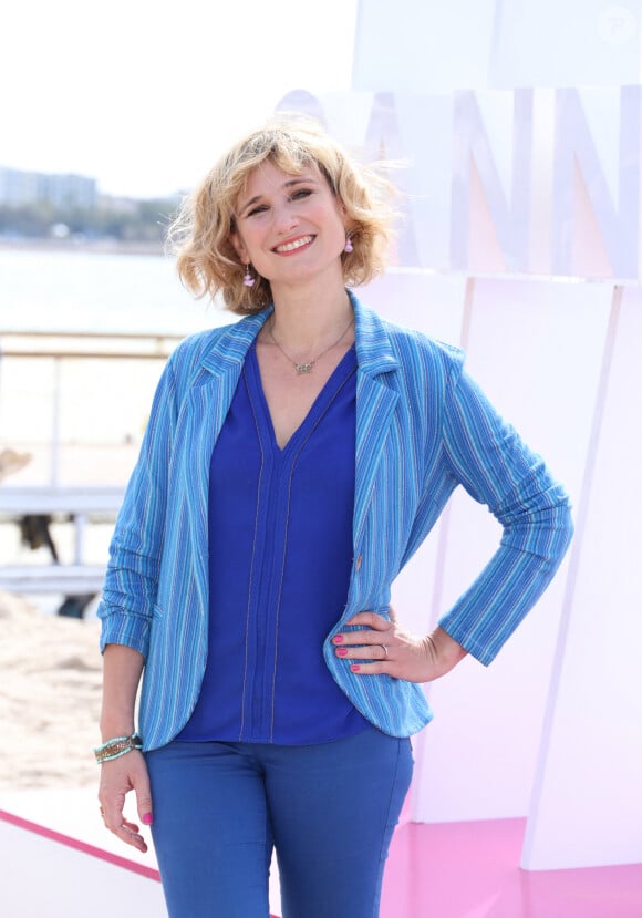 Diane Dassigny - Photocall de "Plus Belle la Vie" lors du 7ème festival international Canneséries à Cannes, le 6 avril 2024. © Denis Guignebourg / Bestimage