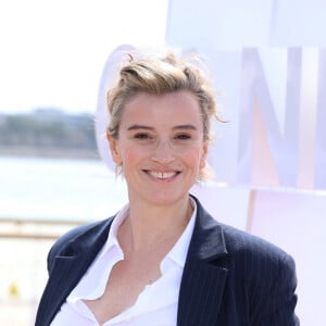 Agathe de la Boulaye - Photocall de "Plus Belle la Vie" lors du 7ème festival international Canneséries à Cannes, le 6 avril 2024. © Denis Guignebourg / Bestimage