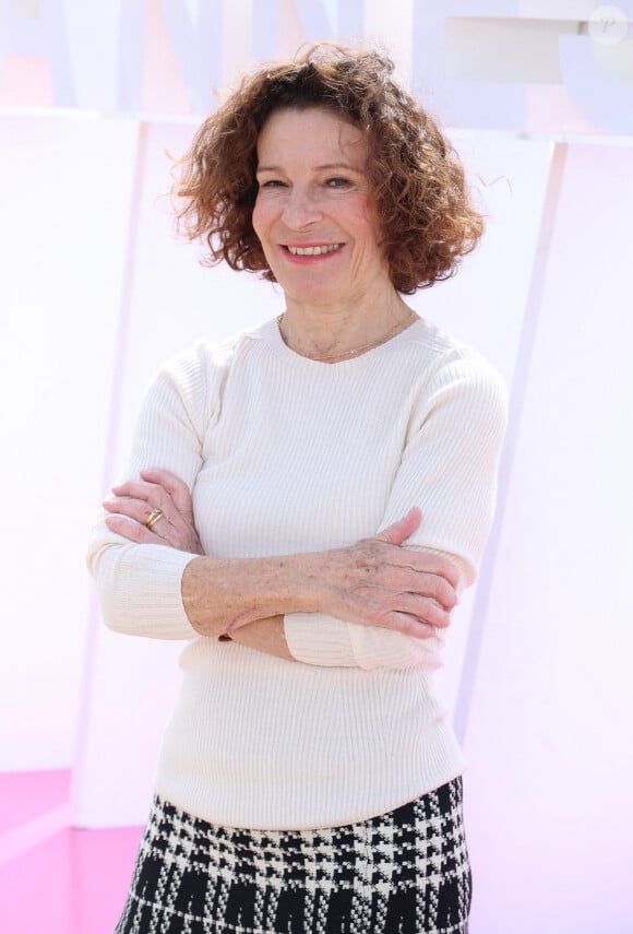 Sylvie Flepp - Photocall de "Plus Belle la Vie" lors du 7ème festival international Canneséries à Cannes, le 6 avril 2024. © Denis Guignebourg / Bestimage