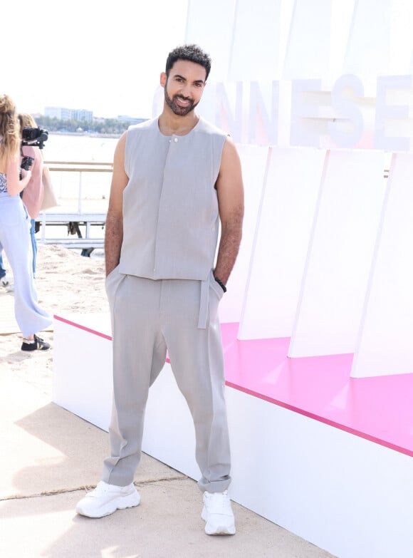 Joakim Latzko - Photocall de "Plus Belle la Vie" lors du 7ème festival international Canneséries à Cannes, le 6 avril 2024. © Denis Guignebourg / Bestimage