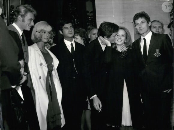 Sami Frey devait se marier avec Pascale Audret, la soeur de Hugues Aufray
Archives - Johnny Hallyday, Sylvie Vartan, Jean-Claude Brialy, Francis Dreyfus, Pascale Audret, et son frère Hugues Aufray. Le 9 septembre 1965 © Keystone Press Agency / Zuma Press / Bestimage