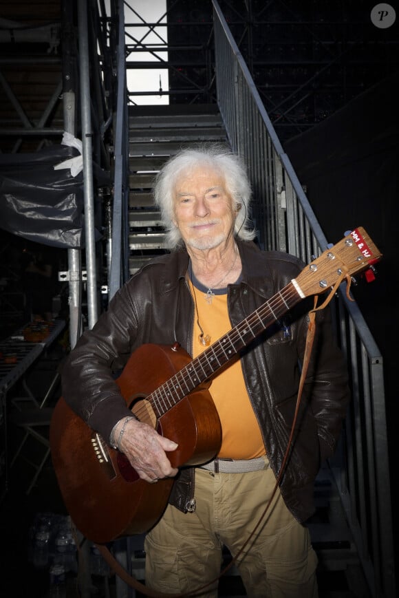 Dans son autobiographie, Hugues Aufray raconte que sa soeur a été abandonnée par Sami Frey du jour au lendemain après sa rencontre avec Brigitte Bardot
Exclusif - Hugues Aufray - Backstage lors de l'enregistrement de l'émission "La fête de la Musique" à Reims le 21 juin et diffusée le 22 juin à 21h10 sur France 2 et sur France.tv. © Jack Tribeca / Jeremy Melloul / Bestimage